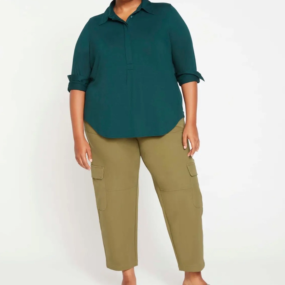 Universal Standard Elbe Popover Jersey Shirt Classic Fit in green - size 14-16